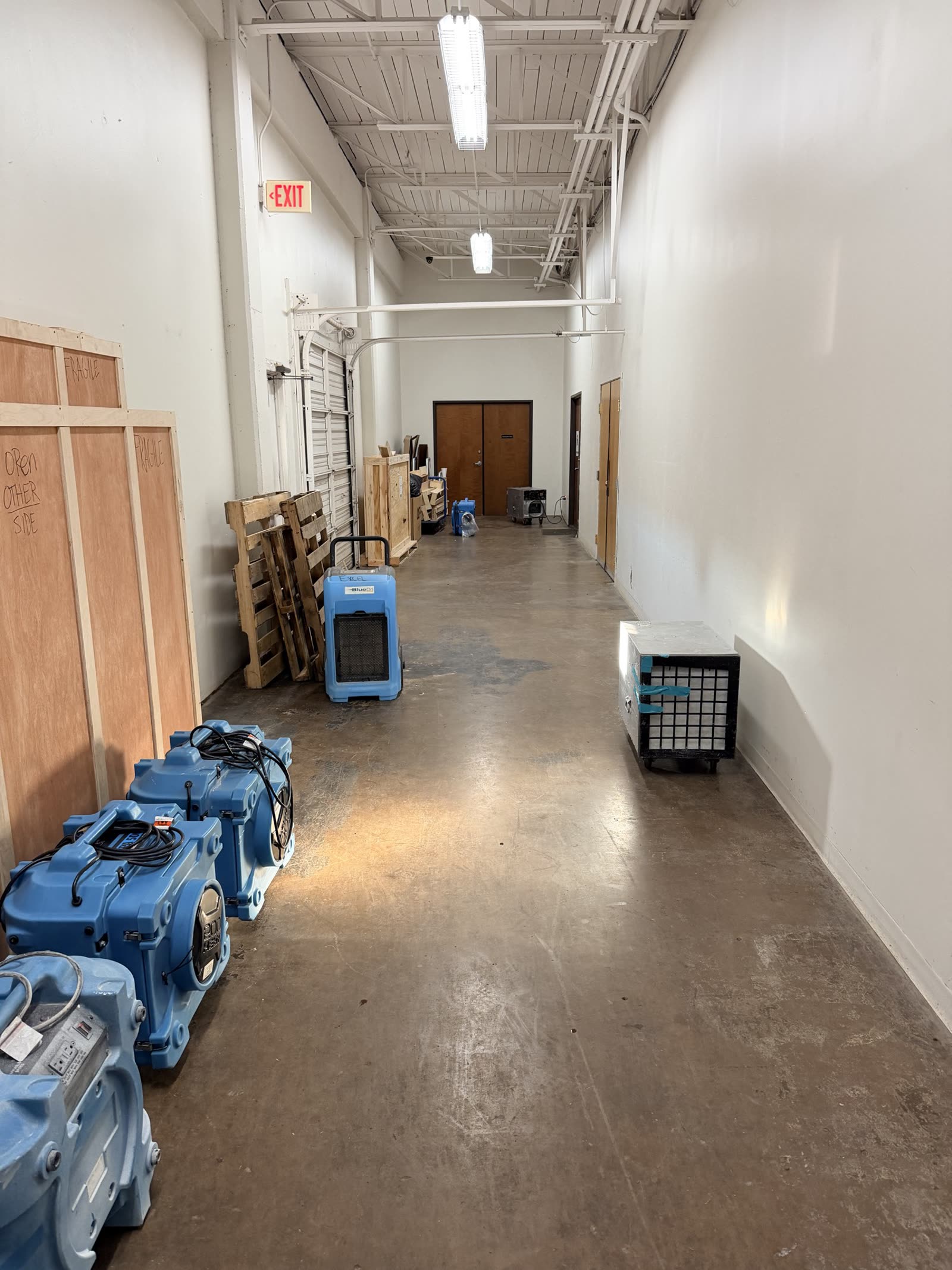 Fort Worth — drying equipment in an occupied commercial corridor