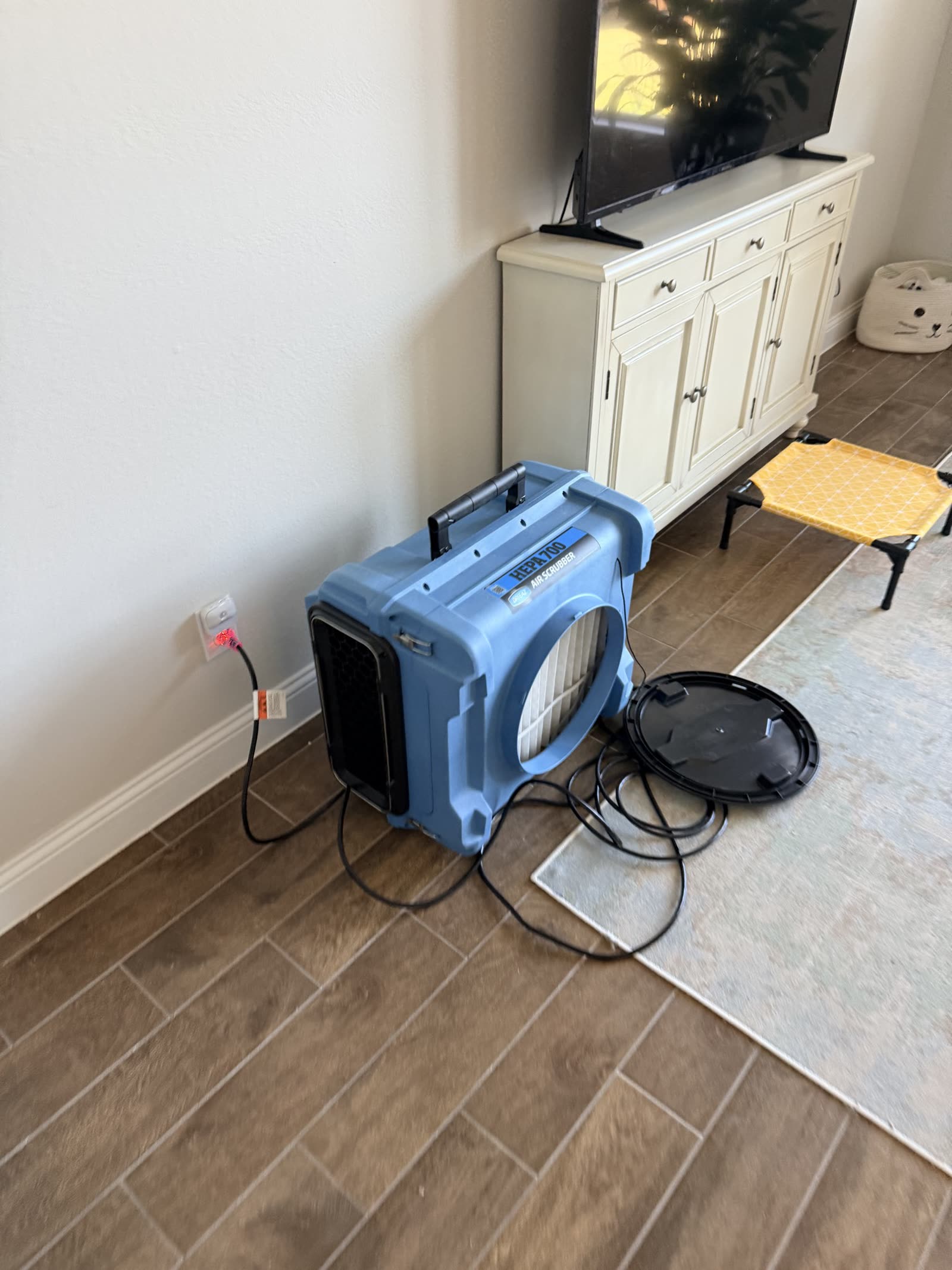 Fort Worth — HEPA 700 air scrubber in the living area